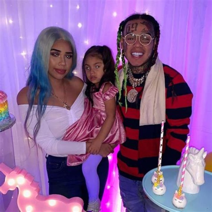 6ix9ine Biography, Age, Height, Wife, Net Worth, Family