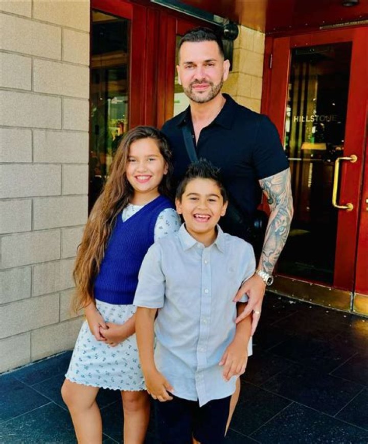 Adrian R'Mante Biography, Age, Height, Wife, Net Worth, Family