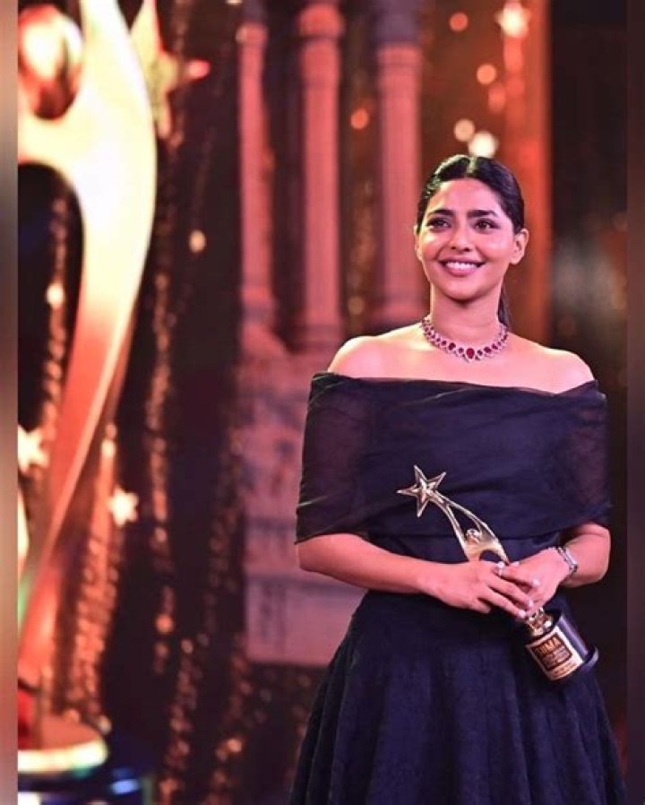 Aishwarya Lekshmi Biography, Age, Height, Husband, Net Worth, Family