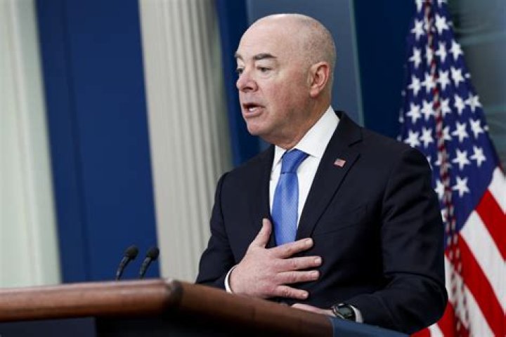 Alejandro Mayorkas biografía, edad, altura, esposo, net worth, familia