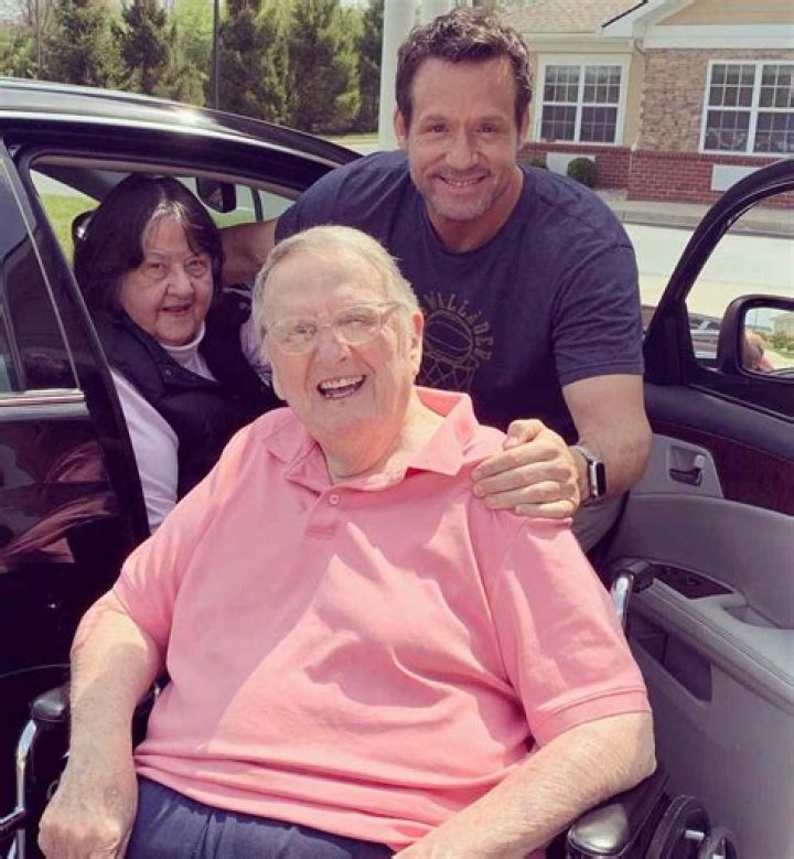 Allen Hopkins Biography, Age, Height, Wife, Net Worth, Family