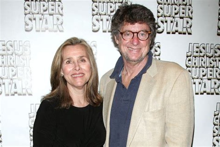 Arthur G. Cohen Biography, Age, Height, Wife, Net Worth, Family