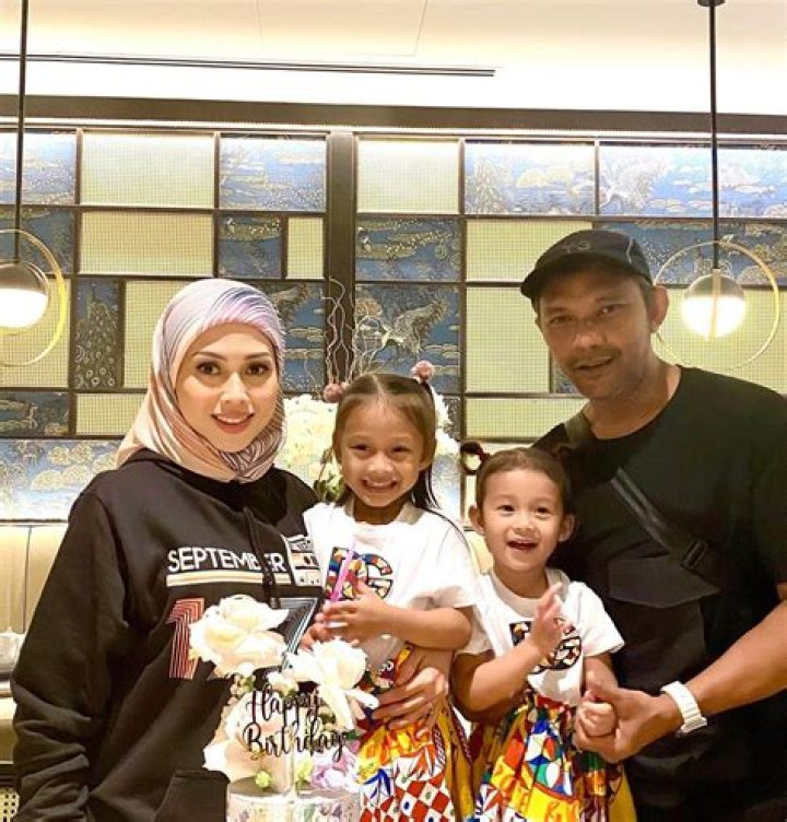 Azrinaz Mazhar Hakim biografía, edad, altura, esposa, net worth, familia