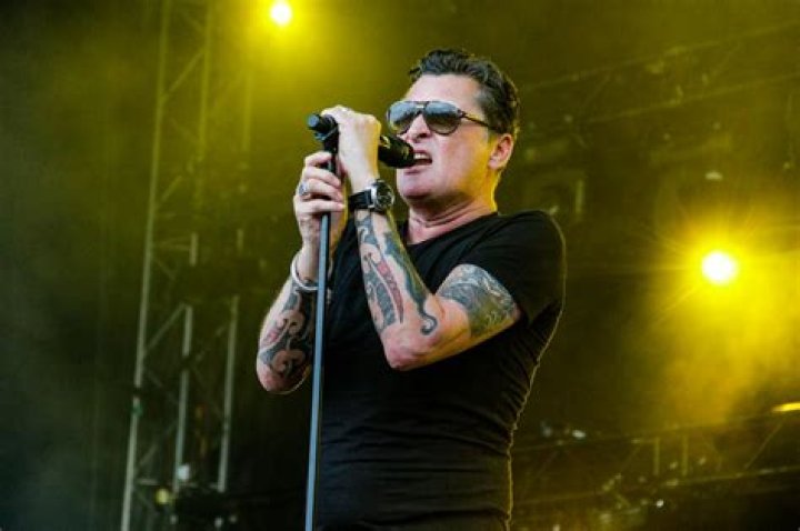 Barry Hay Biography, Age, Height, Husband, Net Worth, Family