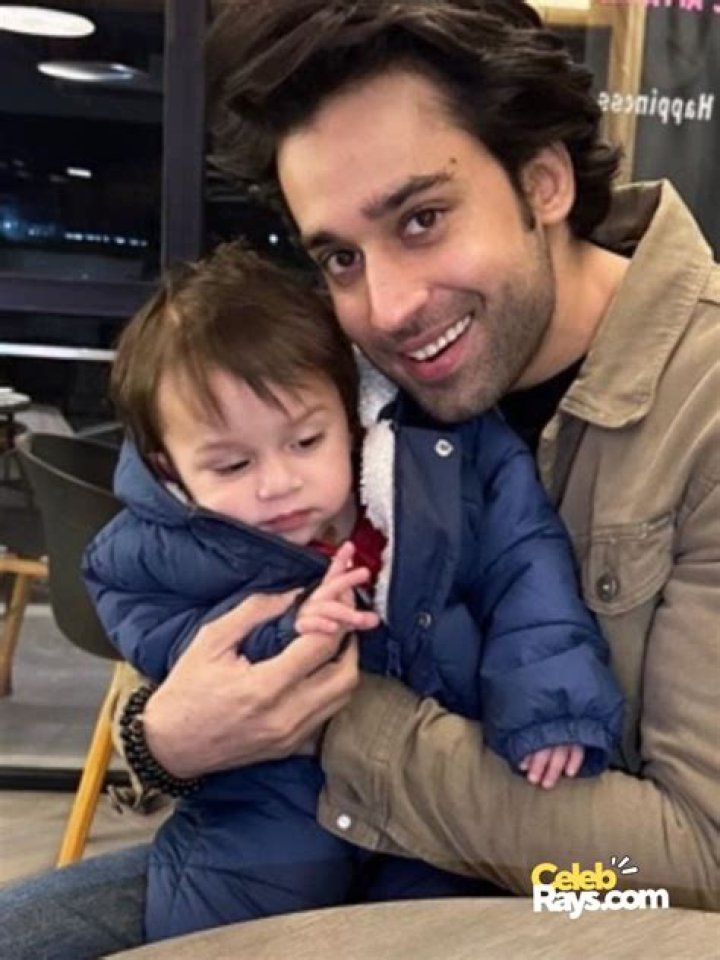 Bilal Abbas Biography, Age, Height, Wife, Net Worth, Family