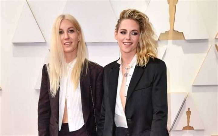 Cathryn Dylan biografía, edad, altura, esposa, net worth, familia