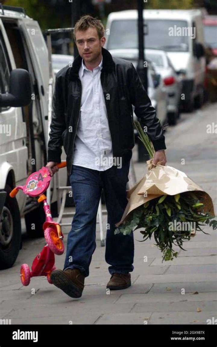 Damon Albarn Biography, Age, Height, Wife, Net Worth, Family