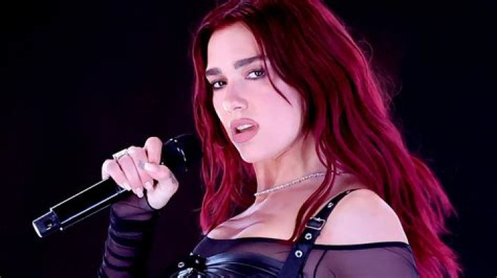Dua Lipa biografía, edad, altura, esposa, net worth, familia
