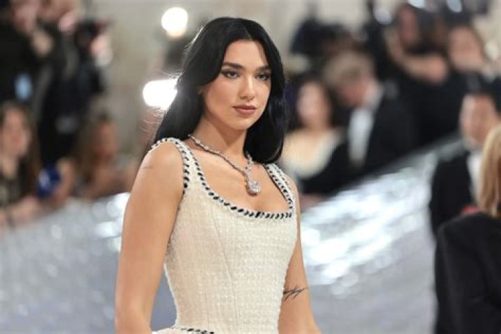 Dua Lipa Biography, Age, Height, Husband, Net Worth, Family