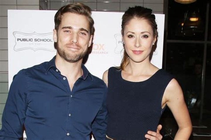Dustin Milligan Biography, Age, Height, Wife, Net Worth, Family
