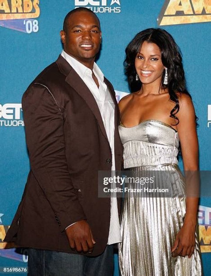 Dwight Freeney Biography, Age, Height, Wife, Net Worth, Family