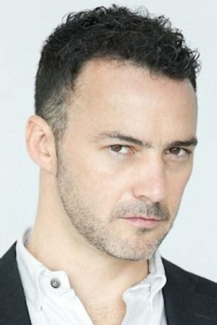 Eduardo Arroyuelo biografía, edad, altura, esposo, net worth, familia