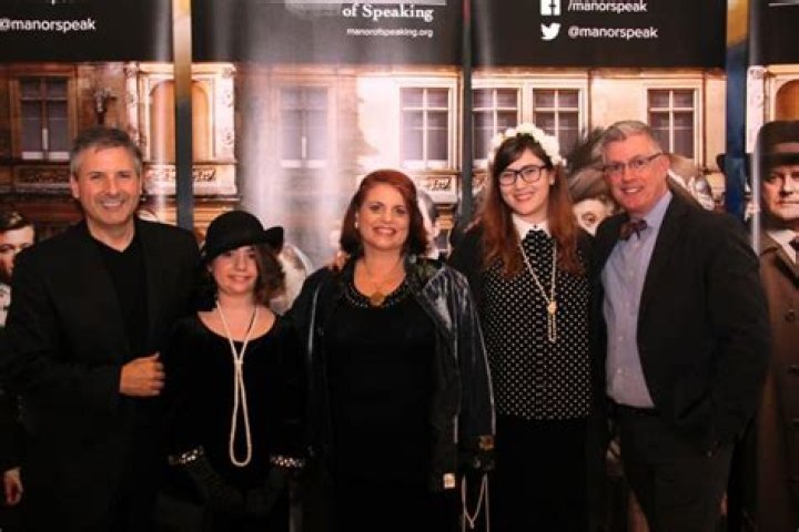 Ernie Manouse Biography, Age, Height, Wife, Net Worth, Family