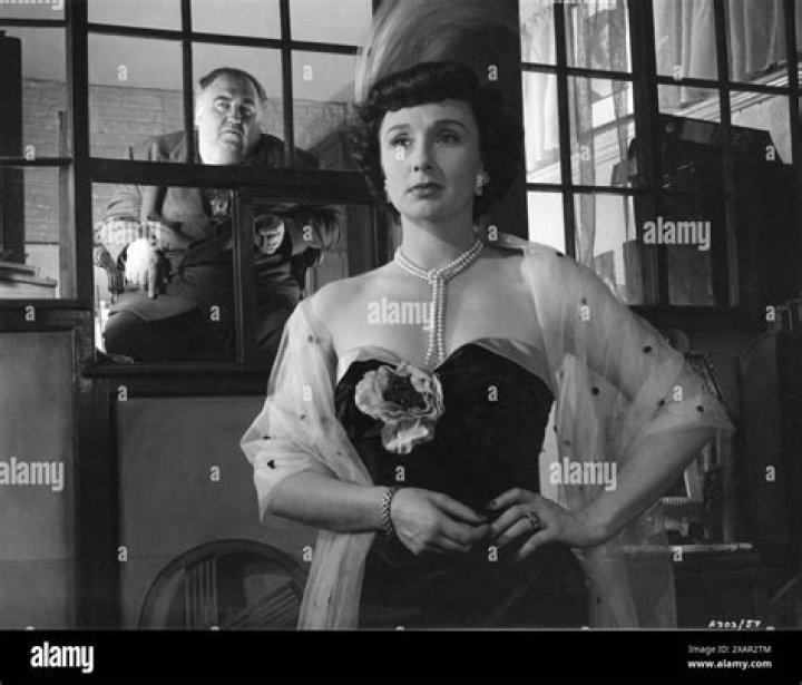 Francis L. Sullivan Biography, Age, Height, Wife, Net Worth, Family