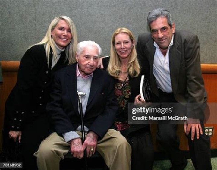 Frank McGrath (actor) Biography, Age, Height, Wife, Net Worth and Family