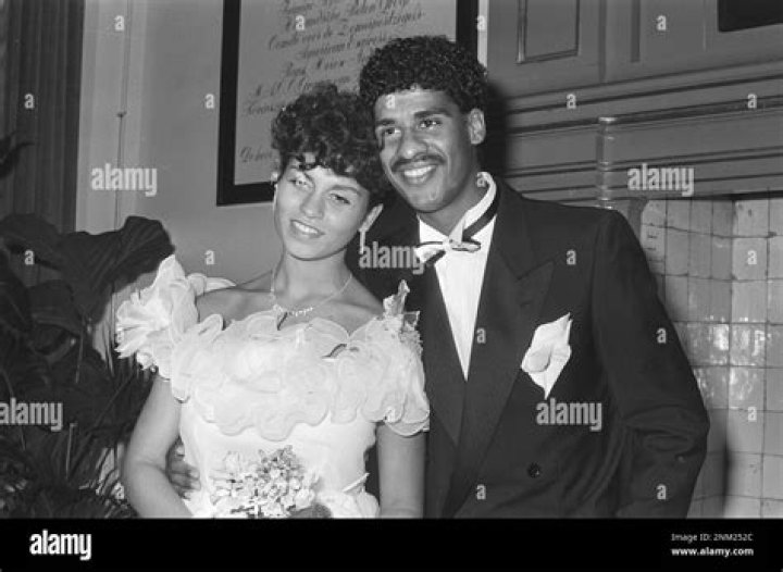 Frank Rijkaard Biography, Age, Height, Wife, Net Worth, Family