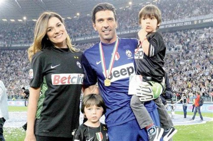 Gianluigi Buffon Biography, Age, Height, Wife, Net Worth, Family