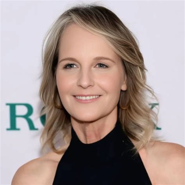Helen Hunt Biography, Age, Height, Husband, Net Worth, Family