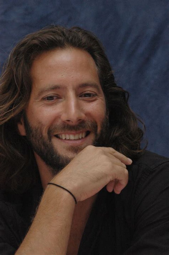 Henry Ian Cusick biografía, edad, altura, esposo, net worth, familia