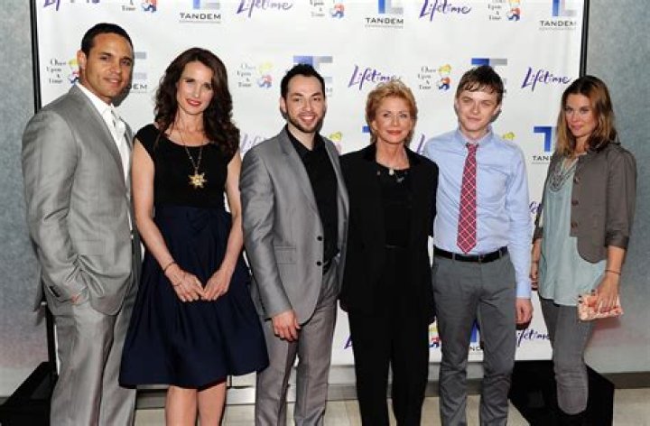 Hugh Cornwell Biography, Age, Height, Husband, Net Worth, Family