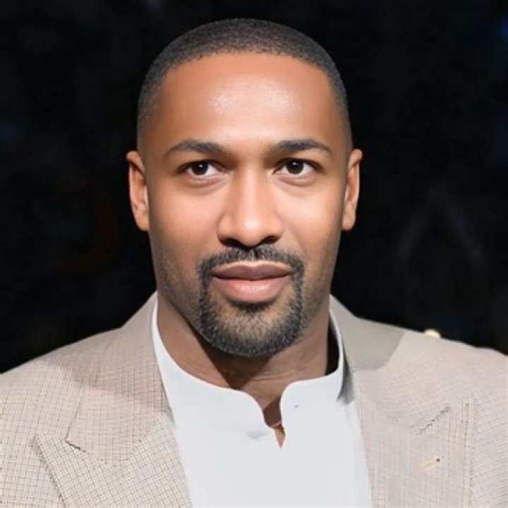 Javier Arenas Biography, Age, Height, Wife, Net Worth, Family