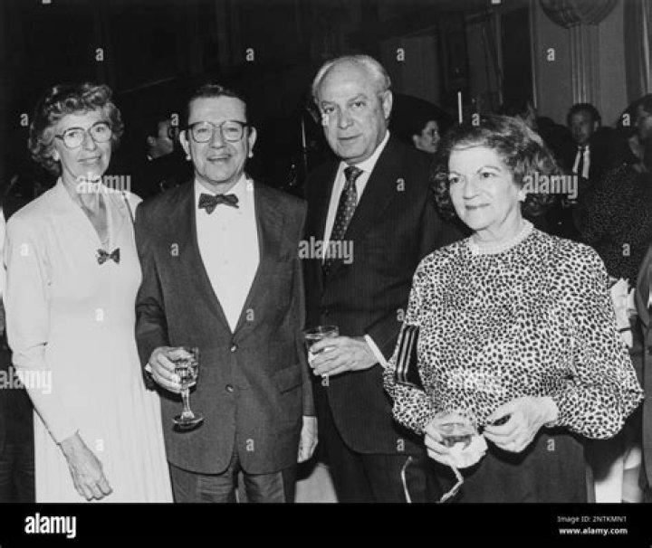 Jeanne Hurley Simon Biography, Age, Height, Wife, Net Worth and Family