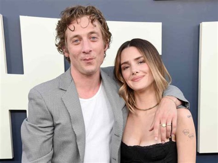 Jeremy Allen Biography, Age, Height, Wife, Net Worth, Family