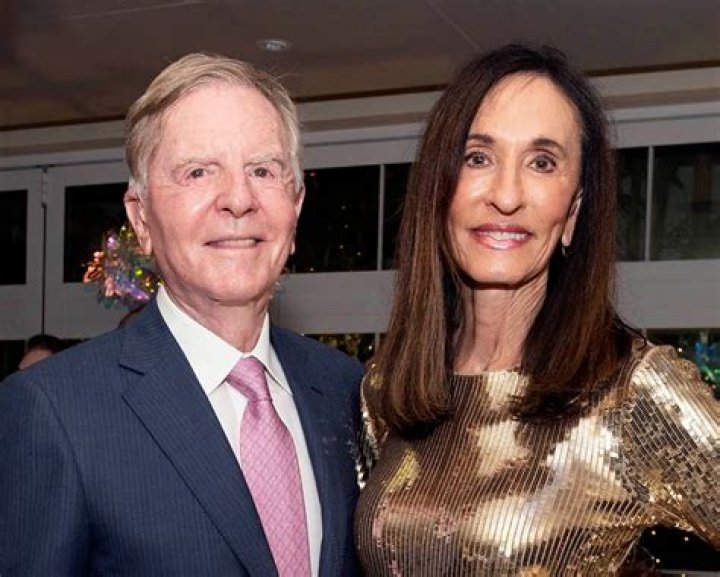 John Sculley Biography, Age, Height, Wife, Net Worth, Family