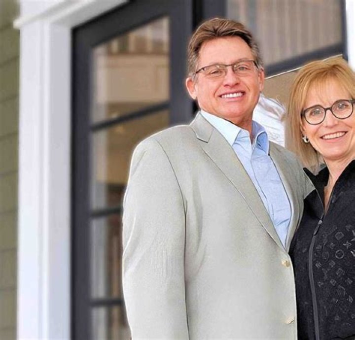 Johnelle Hunt biografía, edad, altura, esposa, net worth, familia