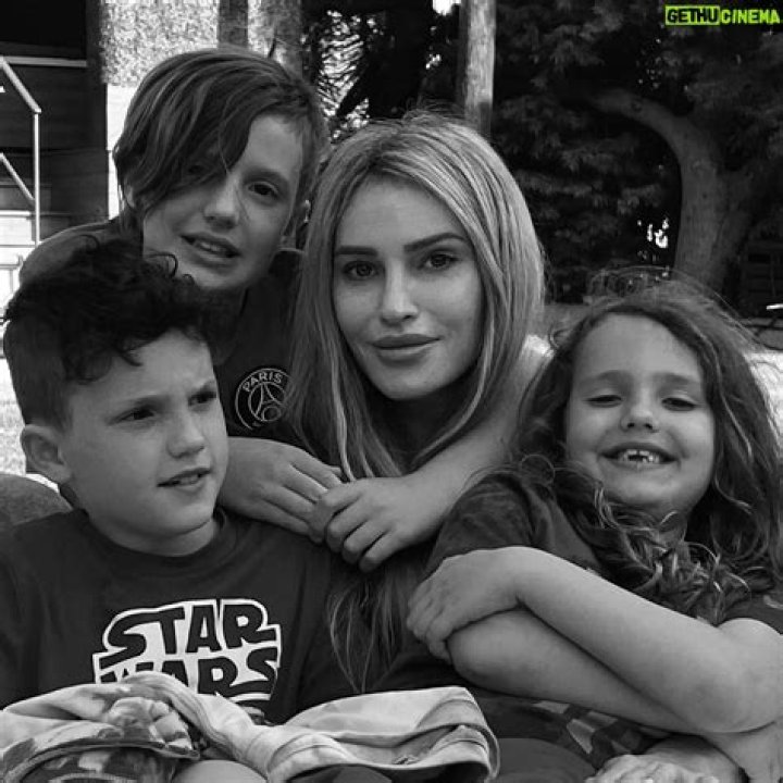 Jolene Blalock Biography, Age, Height, Husband, Net Worth, Family