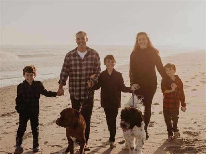 Josh Stuart Biography, Age, Height, Wife, Net Worth, Family