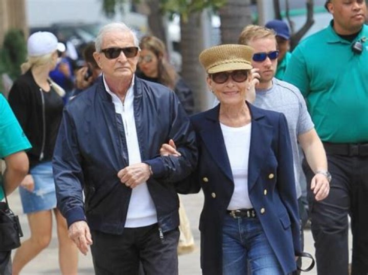 Judy Chicago Biography, Age, Height, Husband, Net Worth, Family