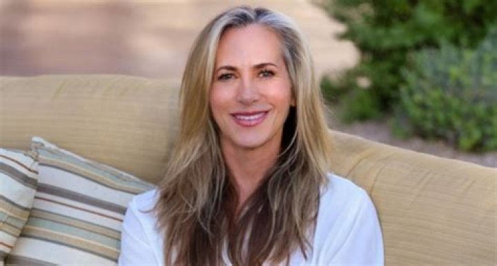 Julie Gibson Biography, Age, Height, Husband, Net Worth, Family