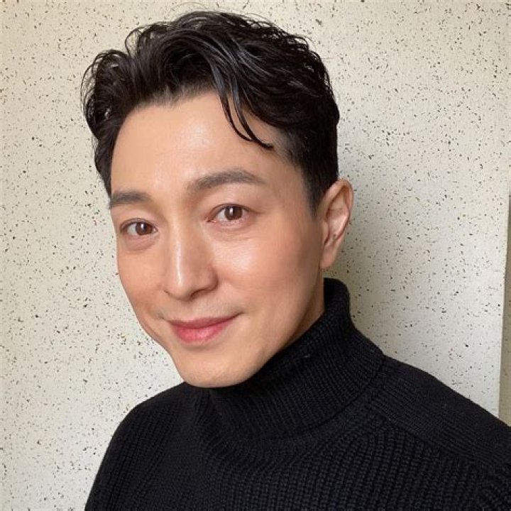 Jung Sung-il Biography, Age, Height, Wife, Net Worth, Family
