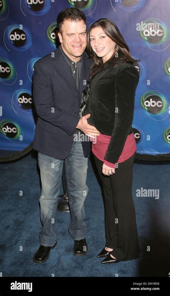 Kevin Weisman Biography, Age, Height, Wife, Net Worth, Family