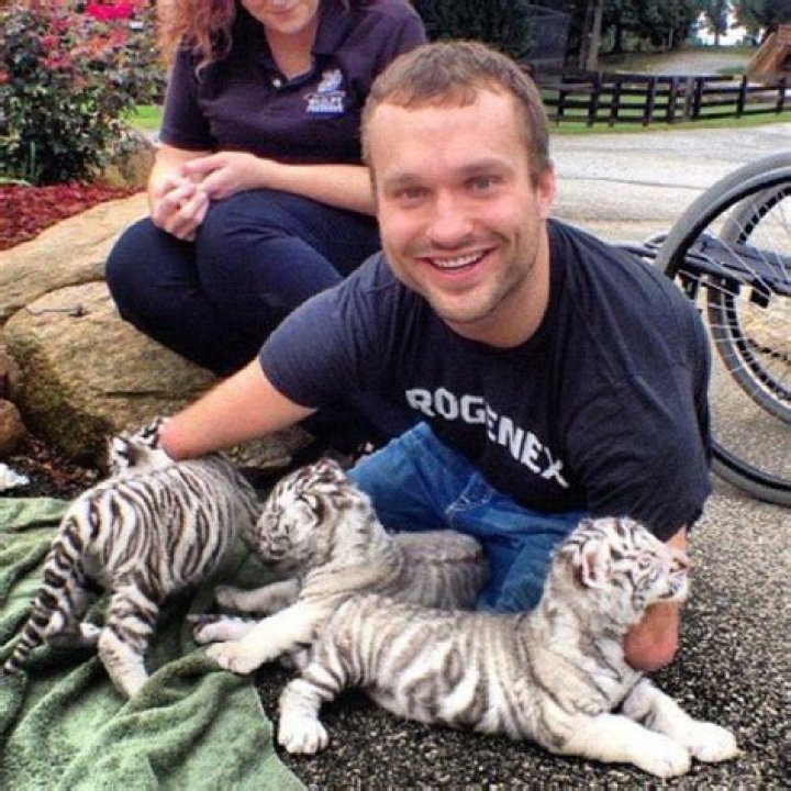 Kyle Maynard Biography, Age, Height, Wife, Net Worth, Family