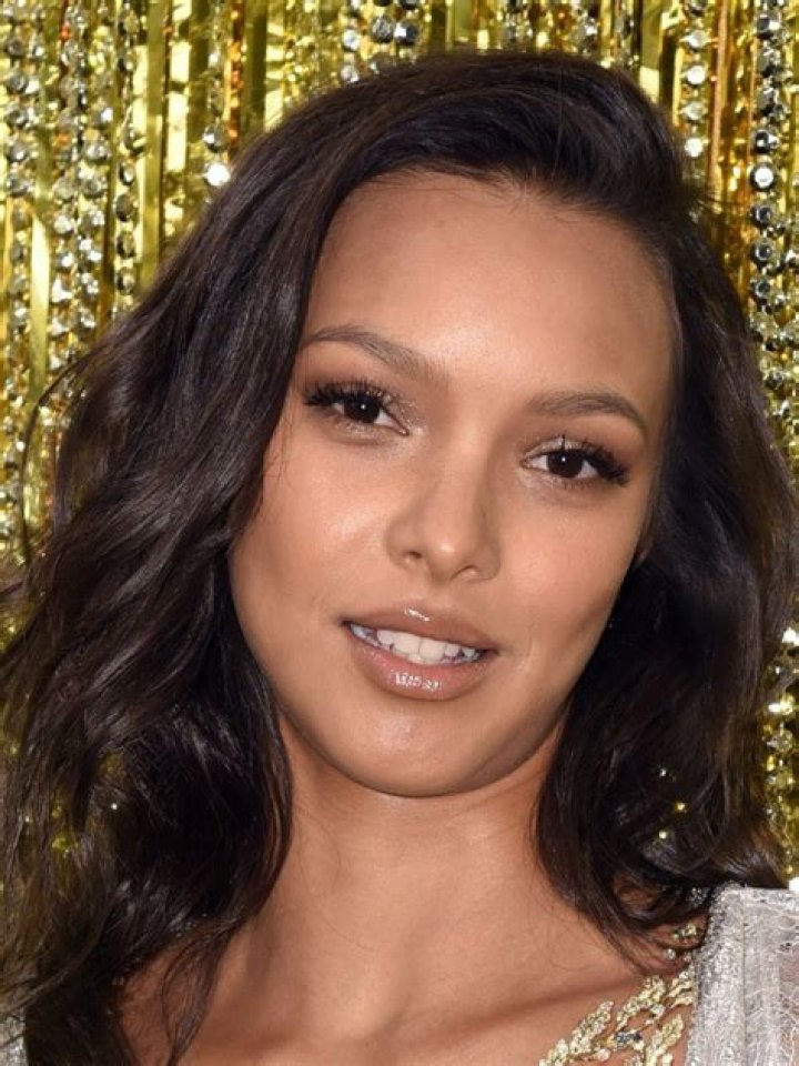 Lais Ribeiro Biography, Age, Height, Husband, Net Worth, Family