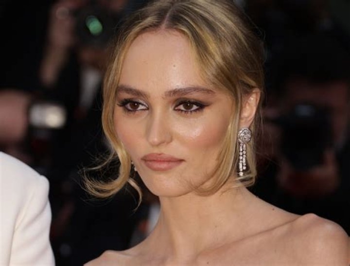 Lily-Rose Depp Biography, Age, Height, Husband, Net Worth, Family
