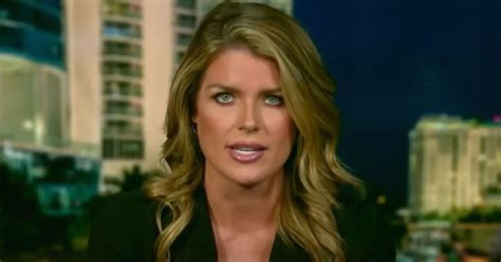 Lindsey Kelk Biography, Age, Height, Husband, Net Worth, Family