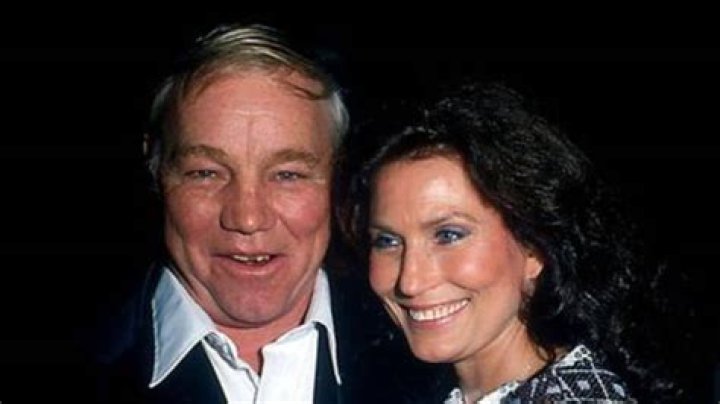 Loretta Lynn Biography, Age, Height, Husband, Net Worth, Family