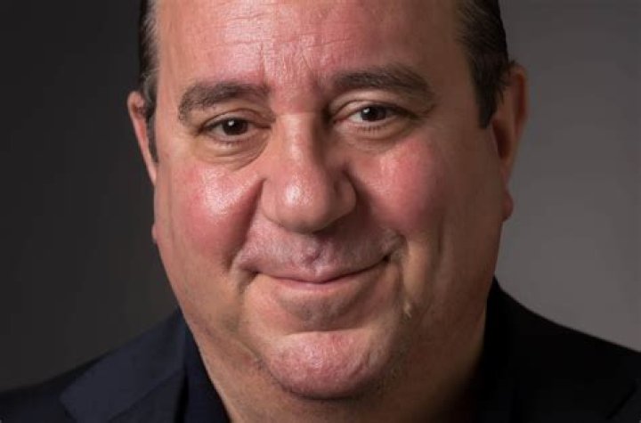 Louis Mustillo biografía, edad, altura, esposo, net worth, familia