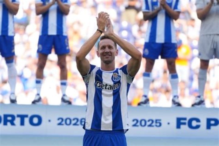 Luuk de Jong Biography, Age, Height, Wife, Net Worth, Family