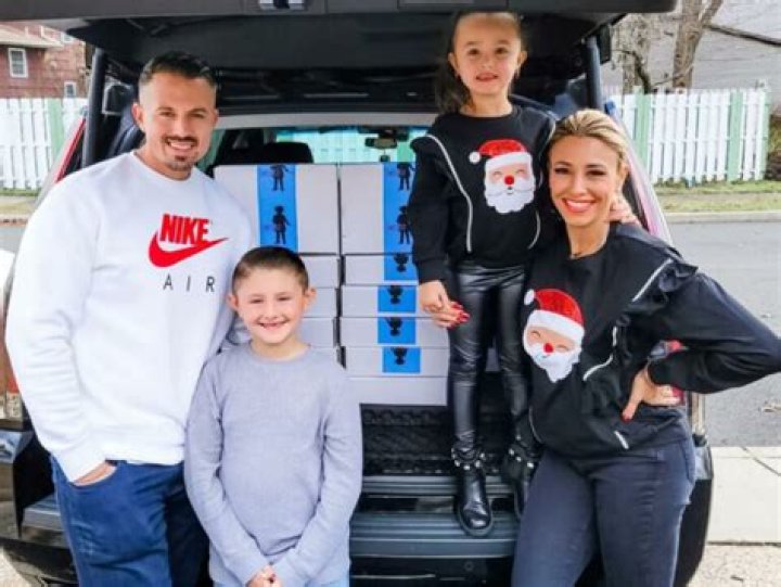 Mercedes Cabral Biography, Age, Height, Husband, Net Worth, Family