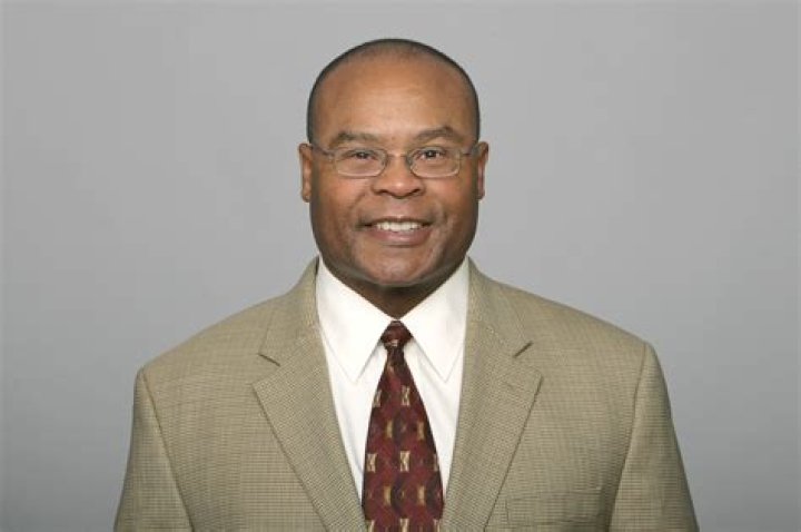 Mike Singletary Biography, Age, Height, Net Worth, Family