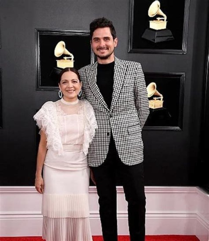Natalia Lafourcade biografía, edad, altura, esposa, net worth, familia