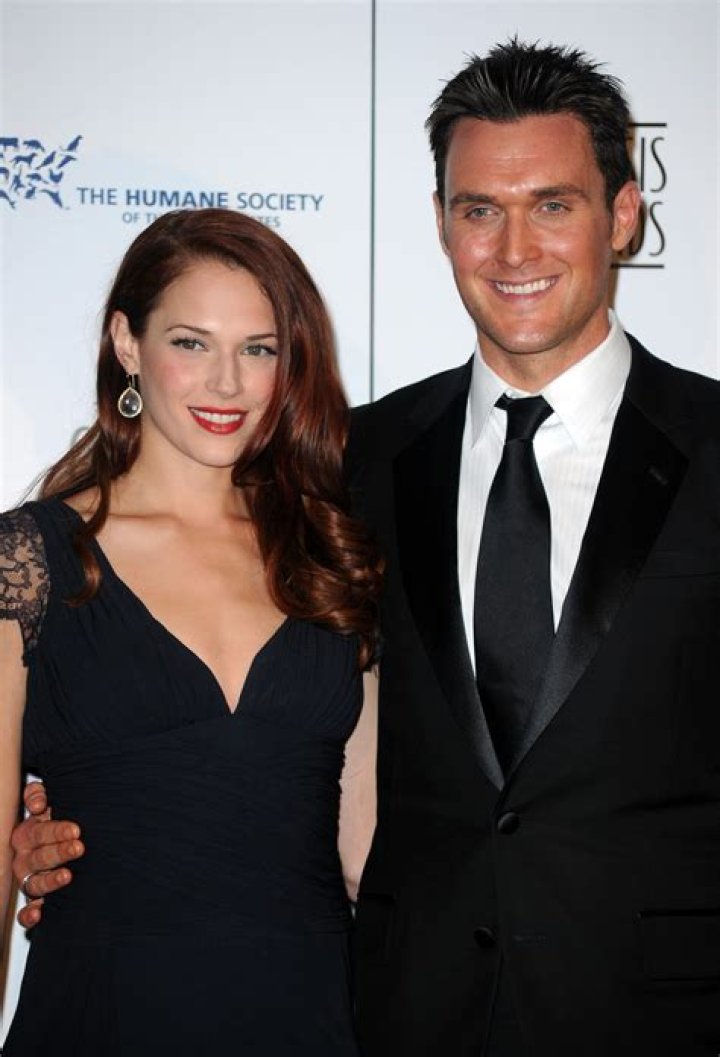 Owain Yeoman biografía, edad, altura, esposo, net worth, familia