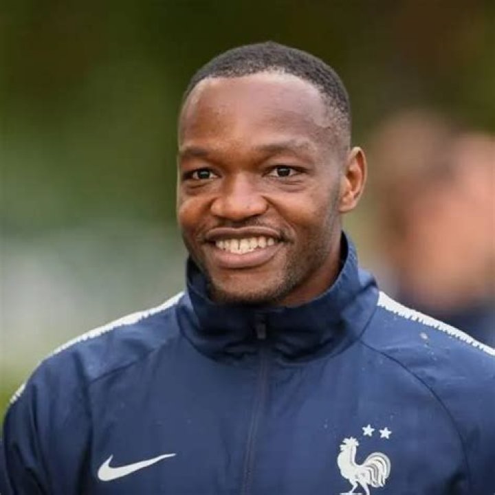 Parfait Mandanda Biography, Age, Height, Wife, Net Worth, Family