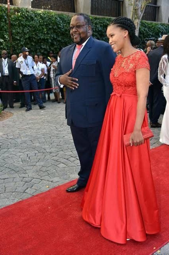 Phuthuma Nhleko Biography, Age, Height, Wife, Net Worth, Family