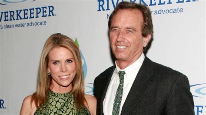 Robert Hines Biography, Age, Height, Wife, Net Worth, Family