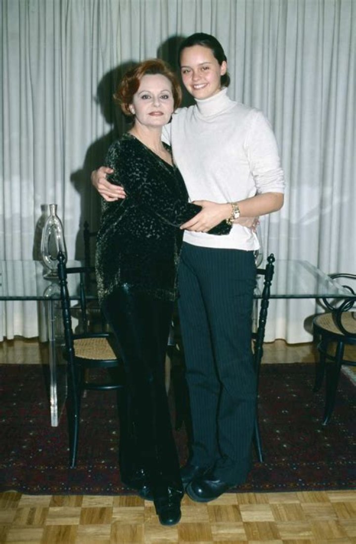 Rosario Dúrcal Biography, Age, Height, Husband, Net Worth, Family